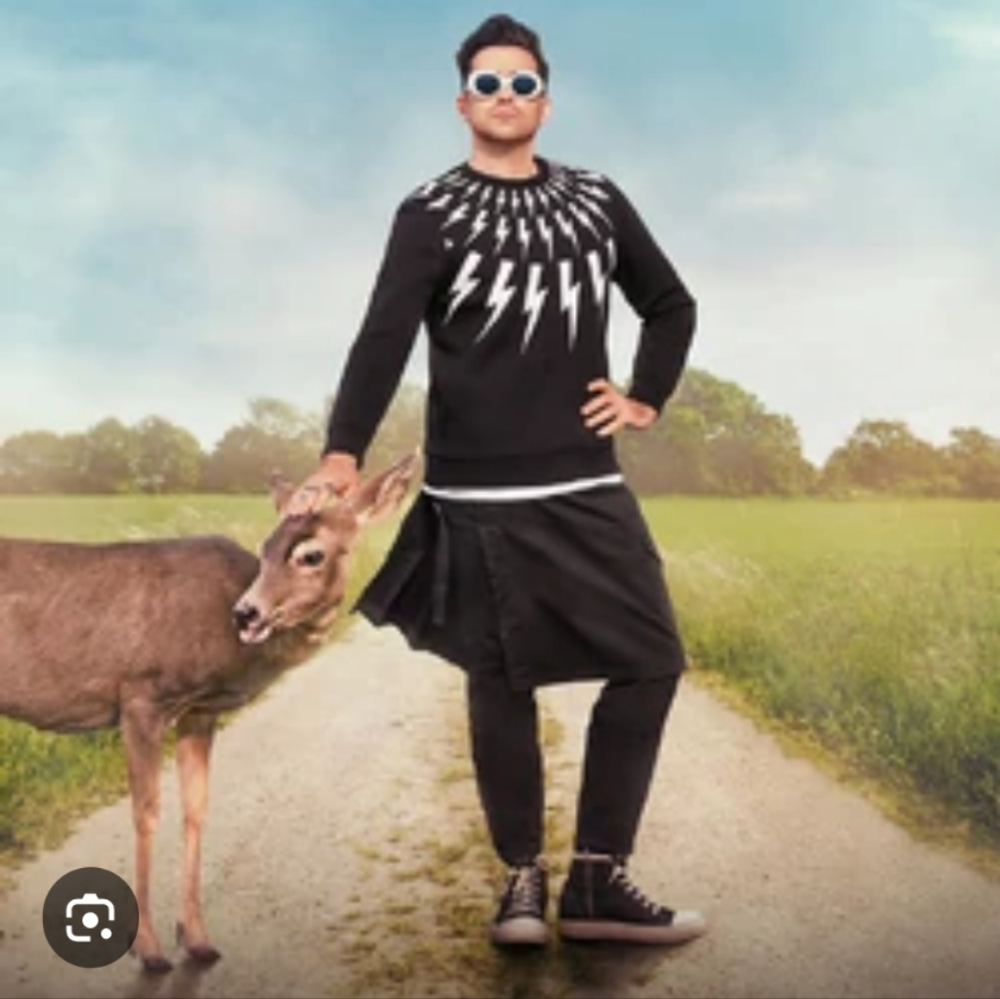3/$12 NEW Iconic Character, David, from Schitt's Creek Enamel Pin - Picture 2 of 4